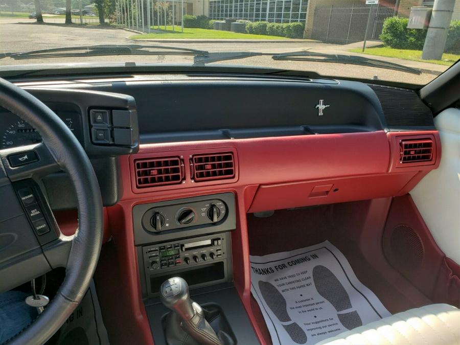 Торпедо Ford Mustang GT Convertible (66B) 1990 года  (фото 21 из 24)